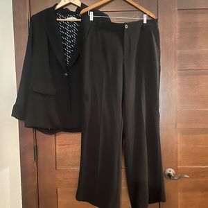 NWT Cabi Style No. 717 Black Poleyster Lined Suit Pants - Size 14